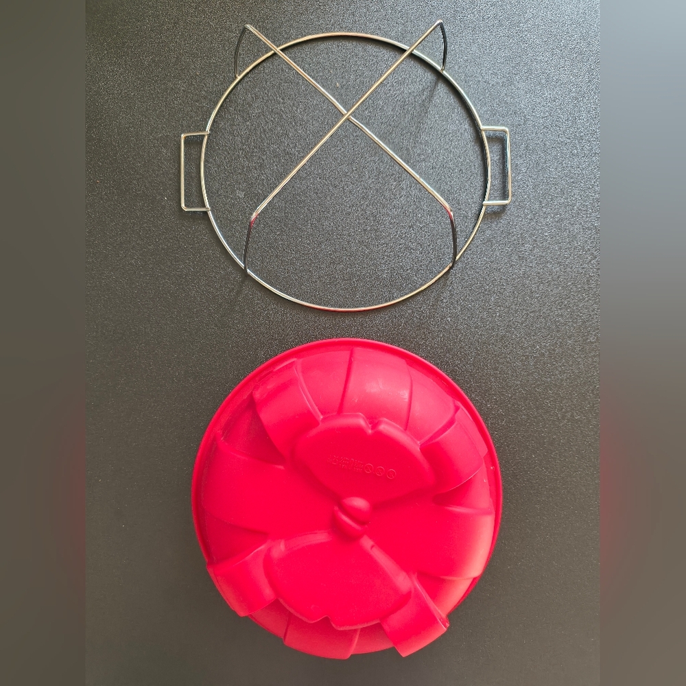 Holiday Silicone Bakeware Set With Racks - Picture 10 of 16